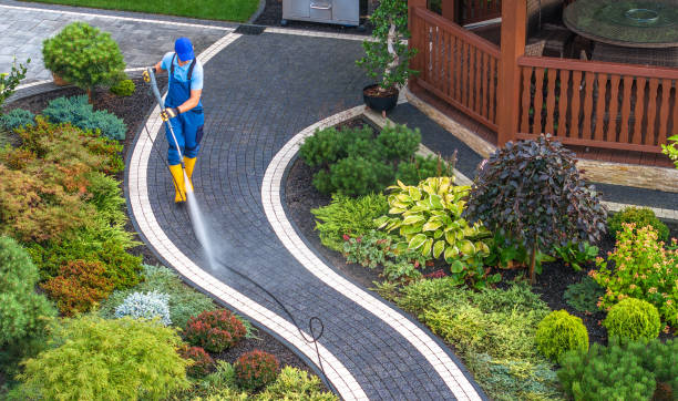 Best Garage Pressure Washing  in Center Point, IA